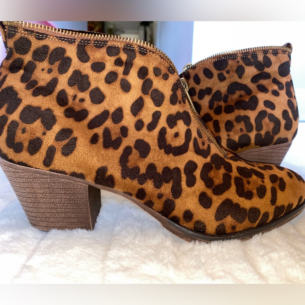 Leopard Booties zip up Women size 10